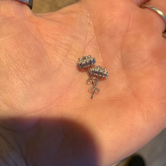 Over 1 cttw Moissanite flower halo earrings with certificate - Picture 3 of 4